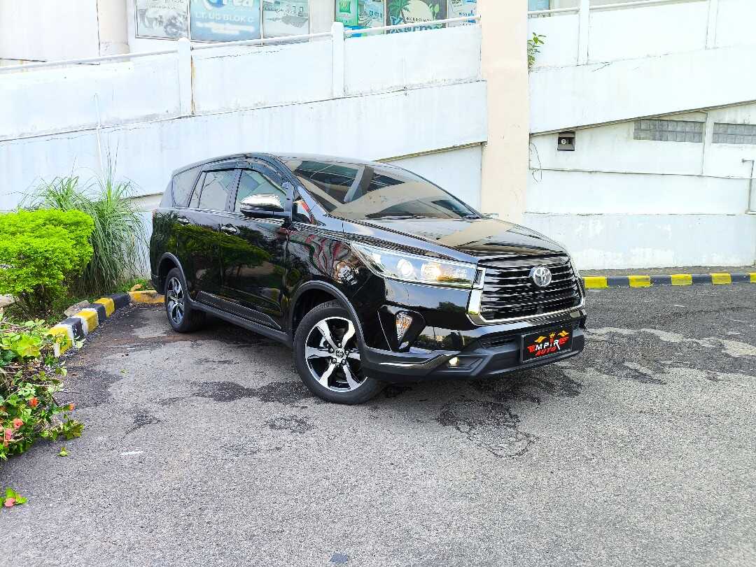 2022 Toyota Kijang Innova 2.4 Venturer - Foto 1 dari 10