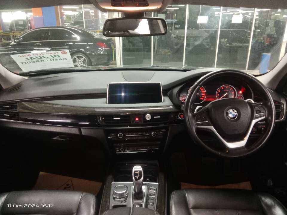 Foto Mobil Bekas Dashboard BMW X5 3.0 Xdrive35i Xline tahun 2017