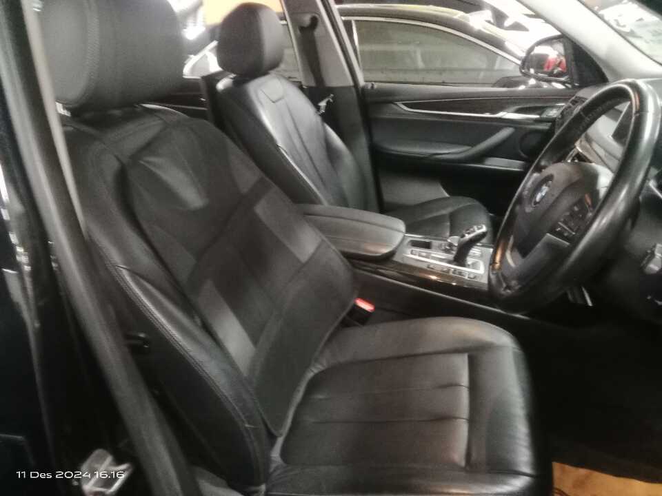 Foto Mobil Bekas Kabin Depan BMW X5 3.0 Xdrive35i Xline tahun 2017