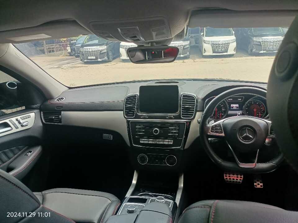Foto Mobil Bekas Dashboard Mercedes-Benz GLE400 3.0 AMG 4MATIC tahun 2016