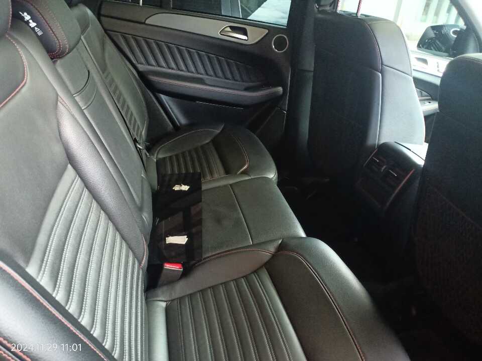 Foto Mobil Bekas Kabin Belakang Mercedes-Benz GLE400 3.0 AMG 4MATIC tahun 2016