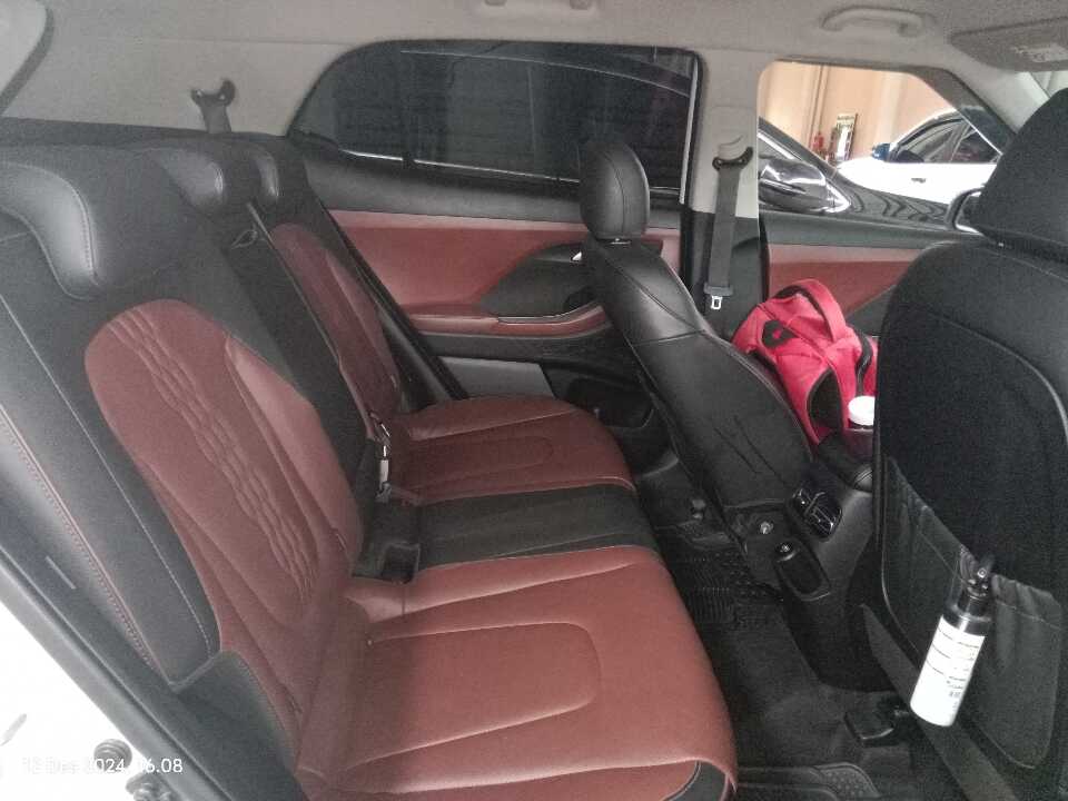 Foto Mobil Bekas Kabin Belakang Hyundai Creta 1.5 Style tahun 2022