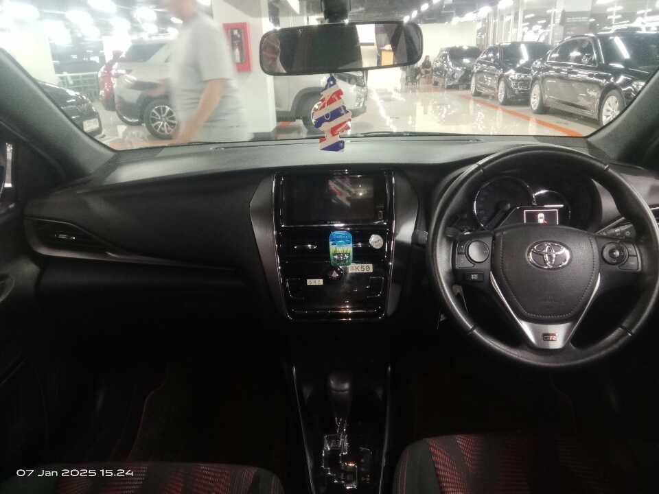 Foto Mobil Bekas Dashboard Toyota Yaris 1.5 S tahun 2021