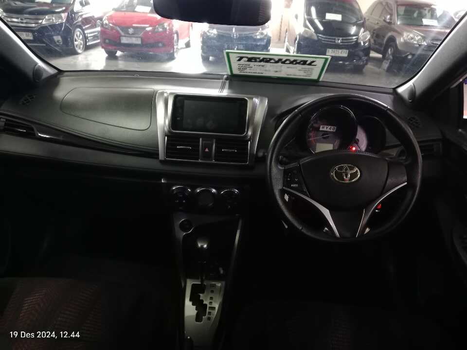 Foto Mobil Bekas Dashboard Toyota Yaris 1.5 S tahun 2015