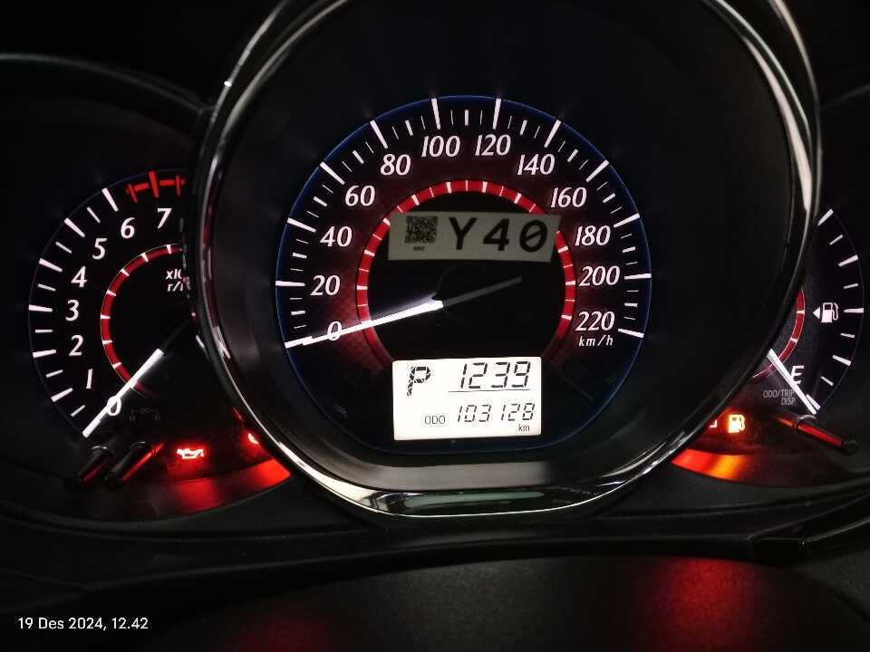 Foto Mobil Bekas Odometer Toyota Yaris 1.5 S tahun 2015