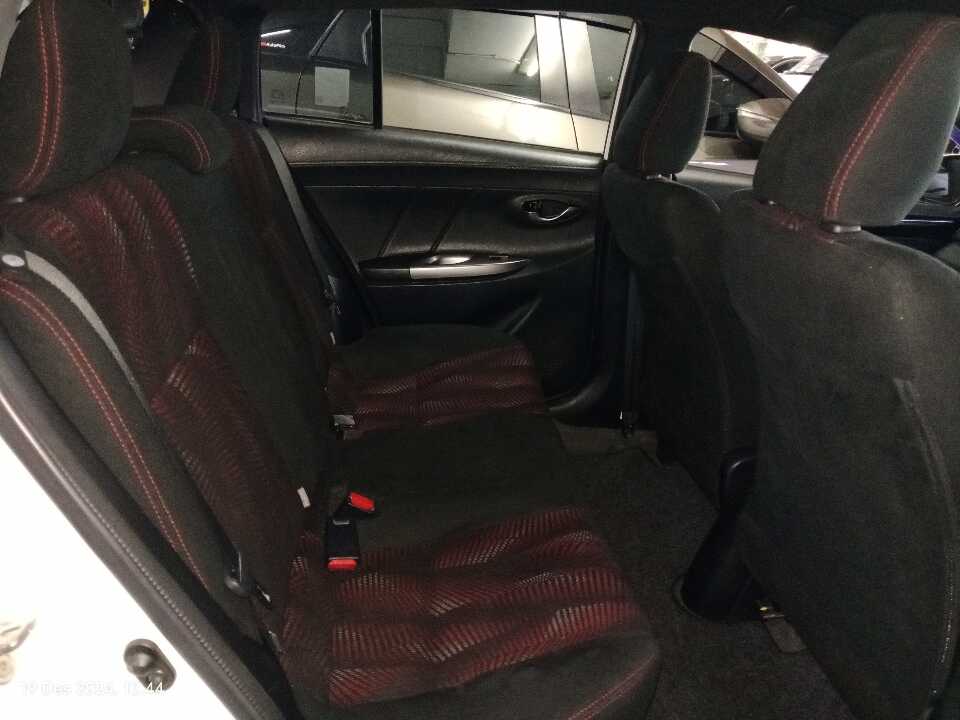 Foto Mobil Bekas Kabin Belakang Toyota Yaris 1.5 S tahun 2015