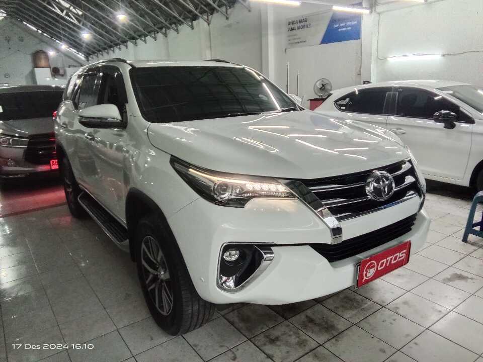 2016 Toyota Fortuner 2.4 4X2 VRZ - Foto 1 dari 6