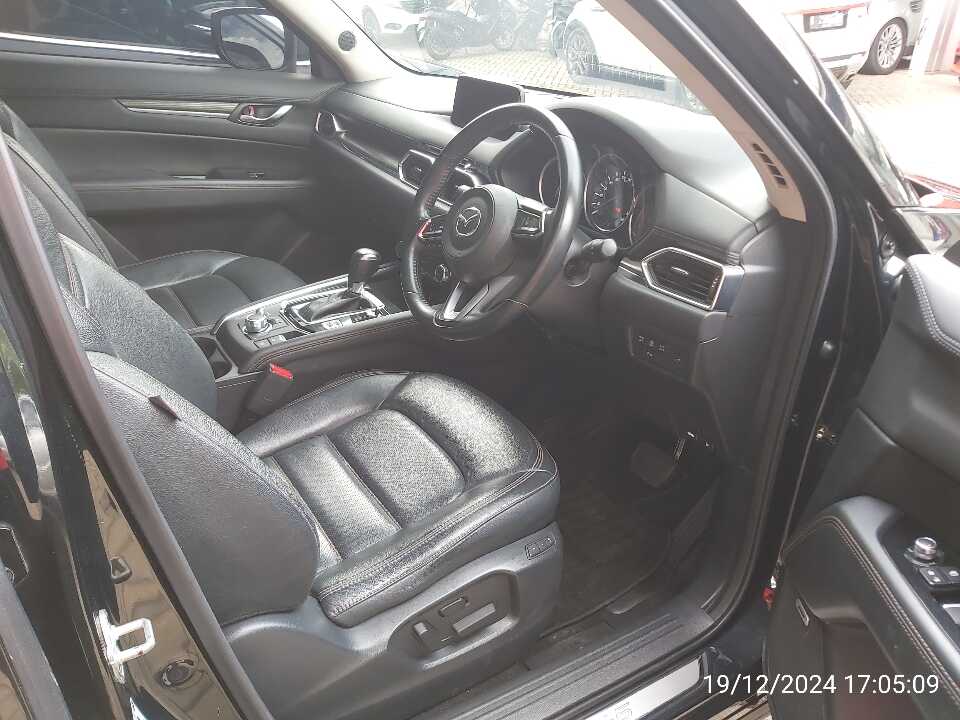 Foto Mobil Bekas Kabin Depan Mazda CX-5 2.5 tahun 2018