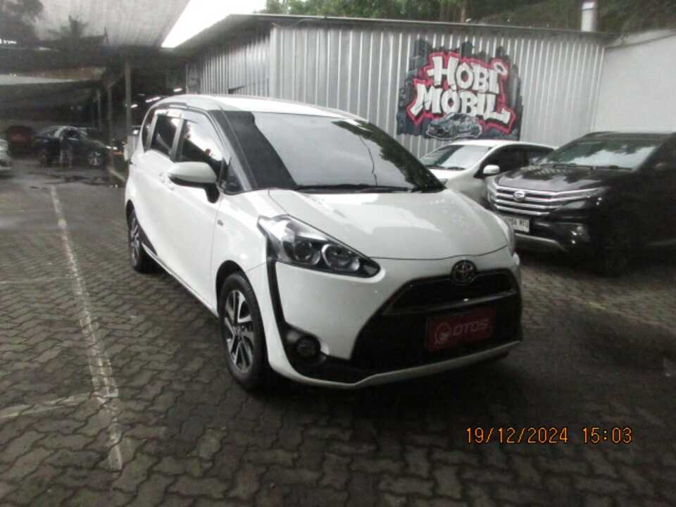 2017 Toyota Sienta 1.5 V - Foto 1 dari 9