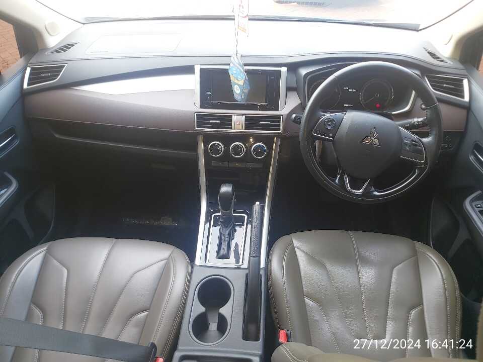 Foto Mobil Bekas Dashboard Mitsubishi Xpander 1.5 Cross tahun 2021