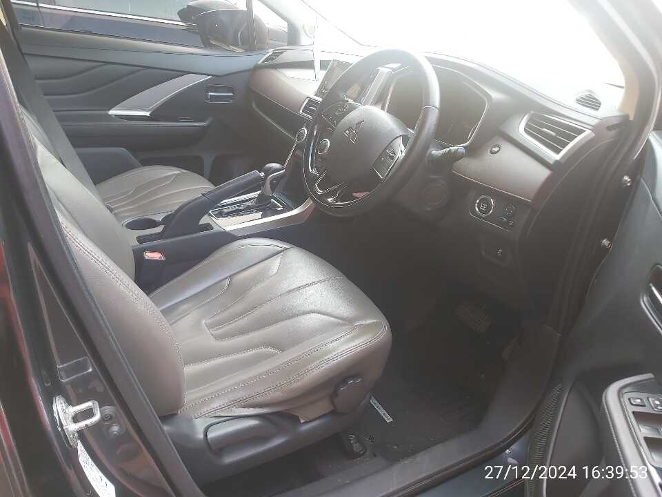 Foto Mobil Bekas Kabin Depan Mitsubishi Xpander 1.5 Cross tahun 2021