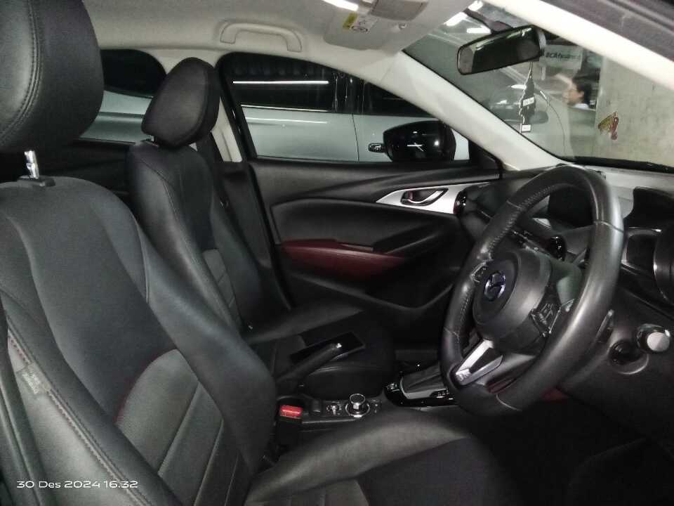 Foto Mobil Bekas Kabin Depan Mazda CX-3 2.0 tahun 2017