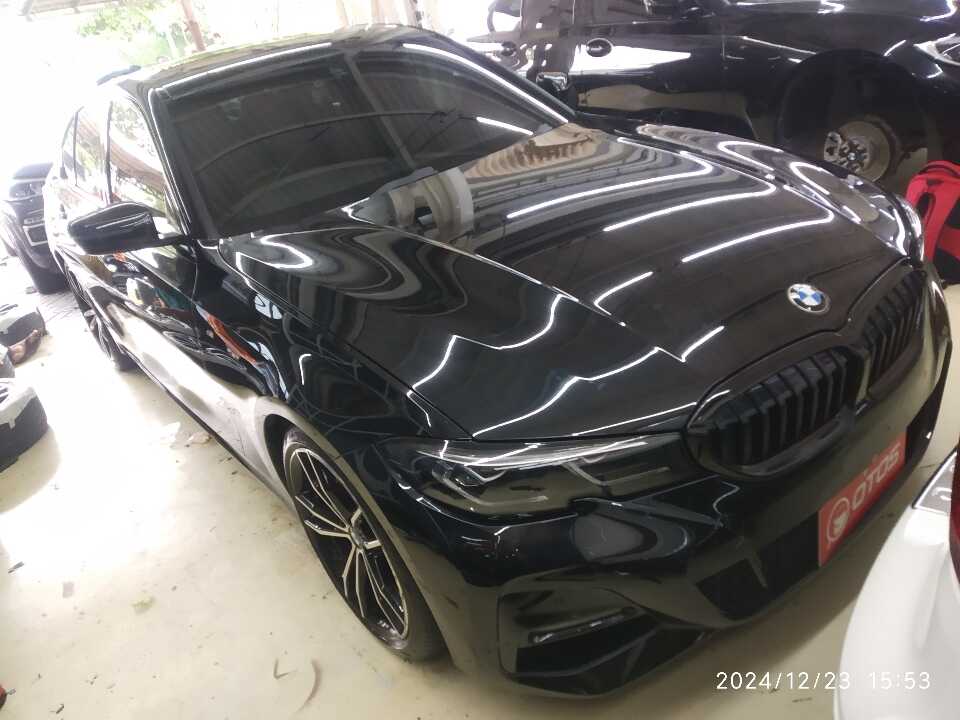 2022 BMW 330i 2.0 - Foto 1 dari 6