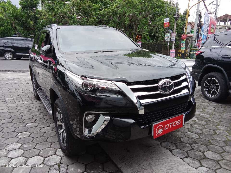 2019 Toyota Fortuner 2.4 4X2 VRZ - Foto 1 dari 6