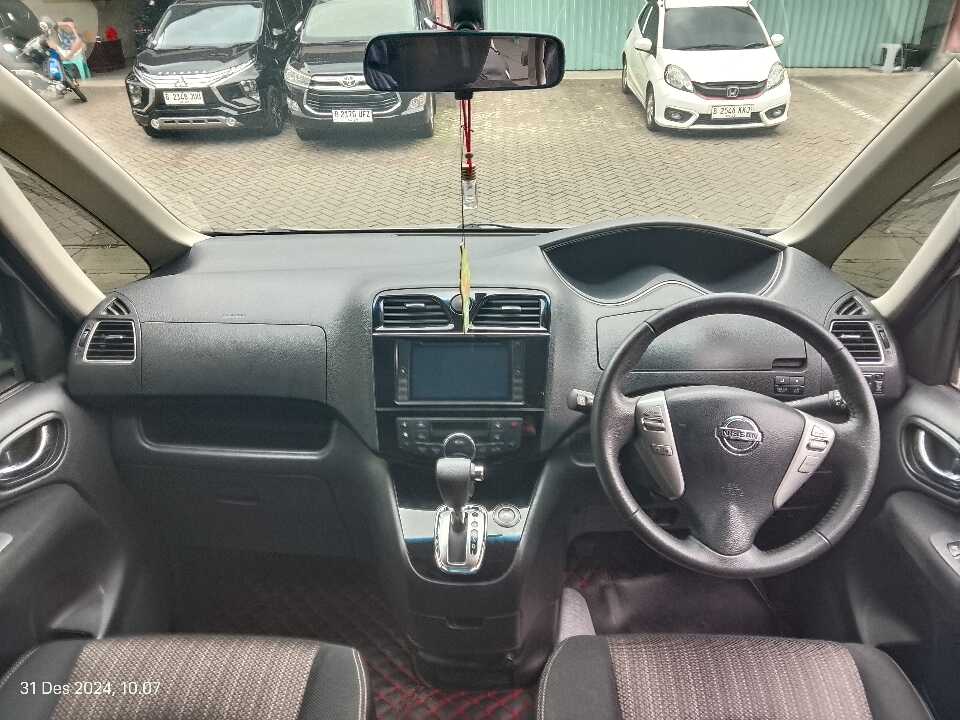Foto Mobil Bekas Dashboard Nissan Serena 2.0 Highway Star tahun 2017