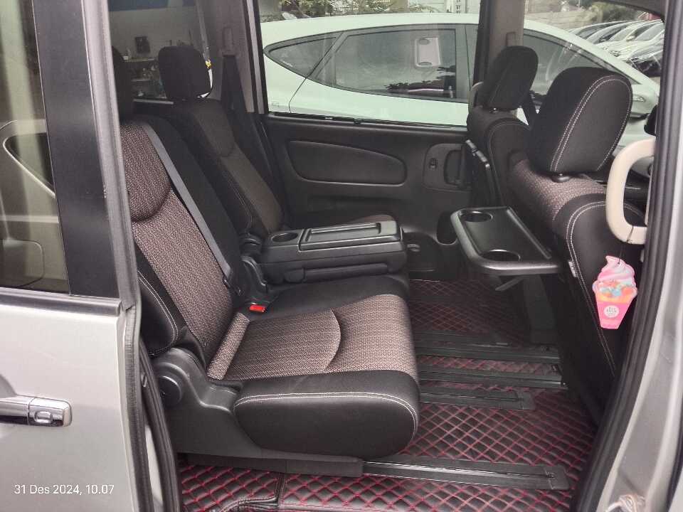 Foto Mobil Bekas Kabin Belakang Nissan Serena 2.0 Highway Star tahun 2017