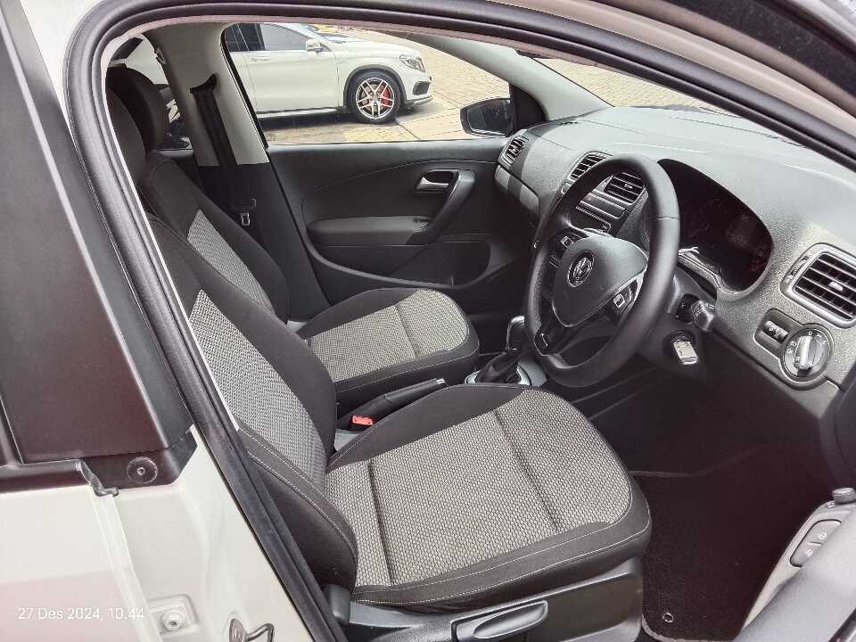 Foto Mobil Bekas Kabin Depan Volkswagen Polo 1.2 TSI tahun 2020