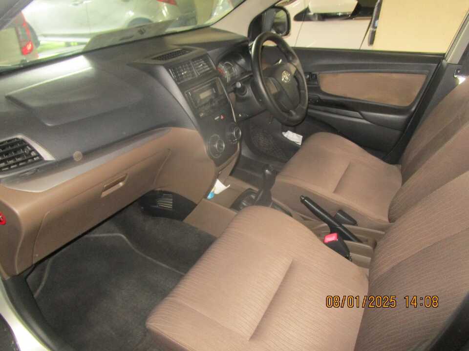 Foto Mobil Bekas Kabin Depan Toyota Avanza 1.3 E tahun 2016