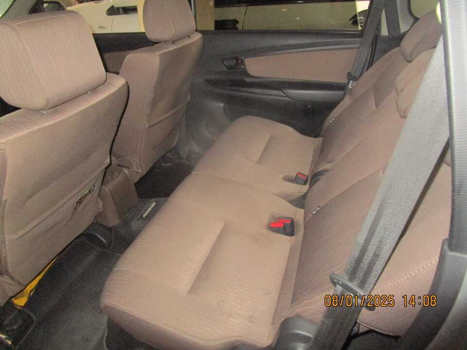 Foto Mobil Bekas Kabin Belakang Toyota Avanza 1.3 E tahun 2016