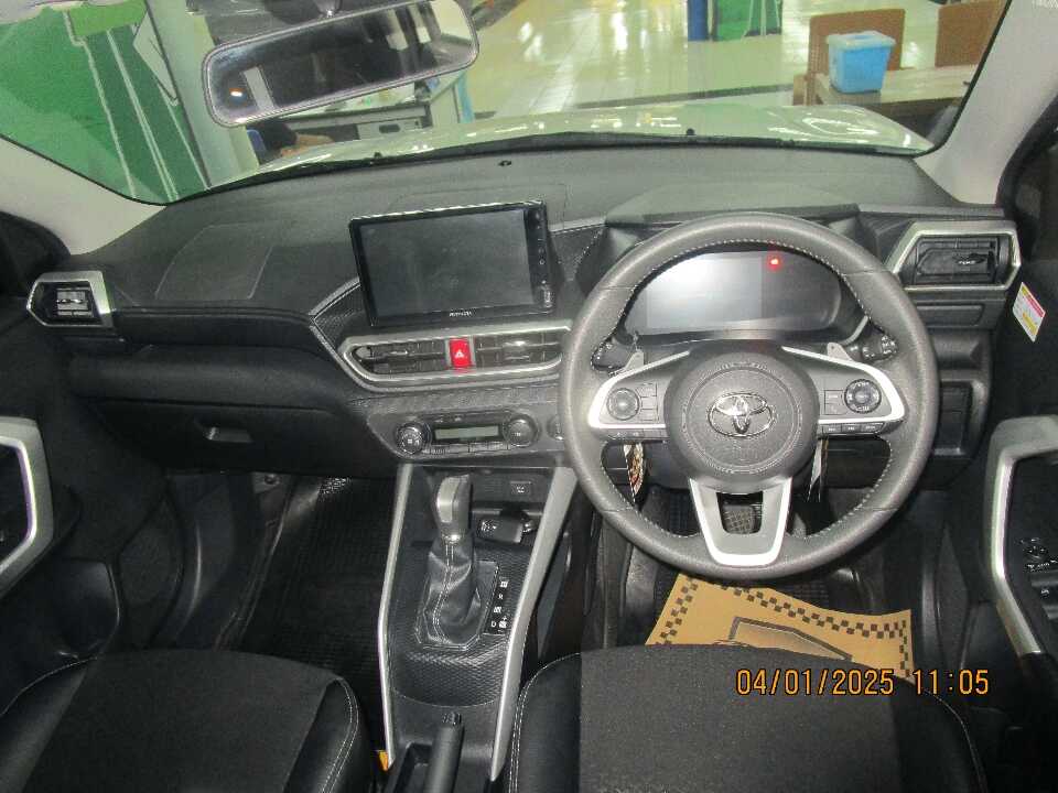 Foto Mobil Bekas Dashboard Toyota Raize 1.0 GR Sport TSS tahun 2021
