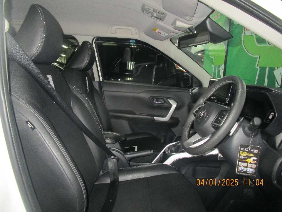 Foto Mobil Bekas Kabin Depan Toyota Raize 1.0 GR Sport TSS tahun 2021