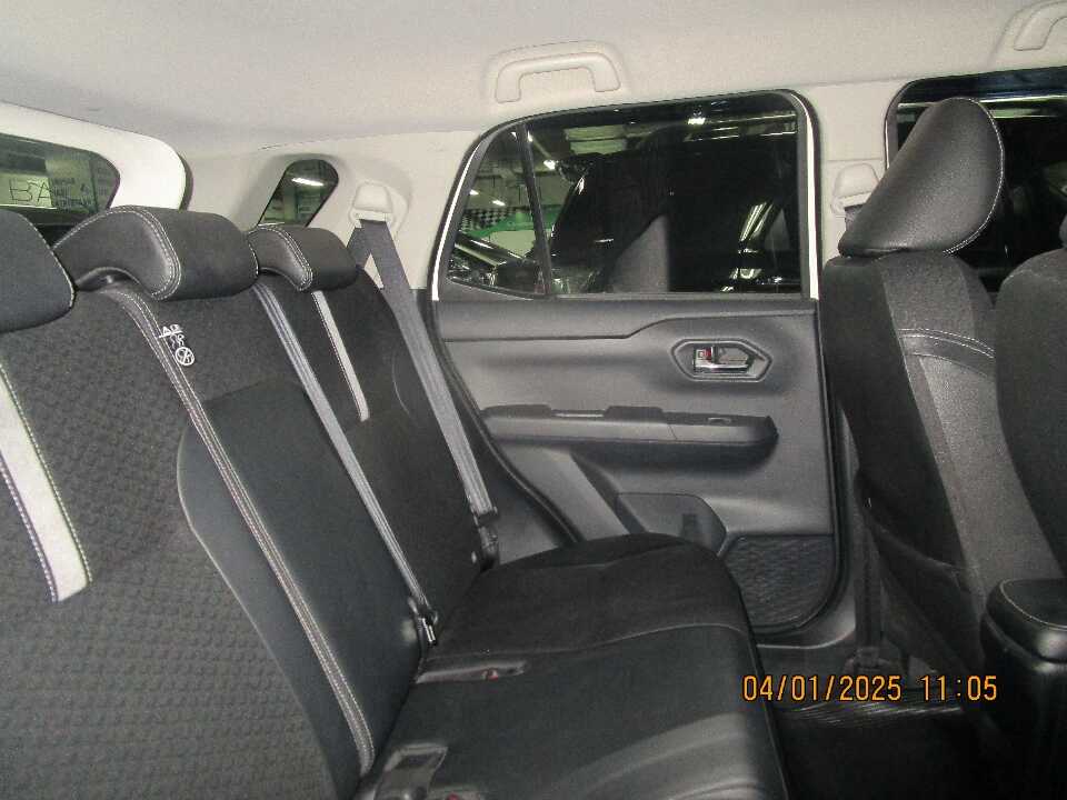 Foto Mobil Bekas Kabin Belakang Toyota Raize 1.0 GR Sport TSS tahun 2021