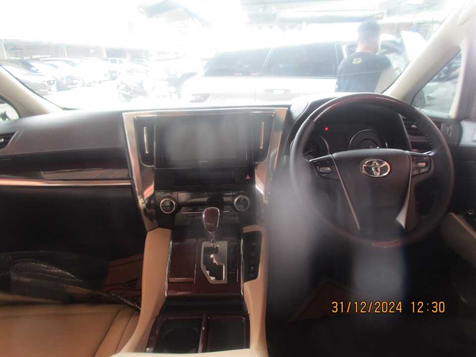 Foto Mobil Bekas Dashboard Toyota Alphard 2.5 G tahun 2015