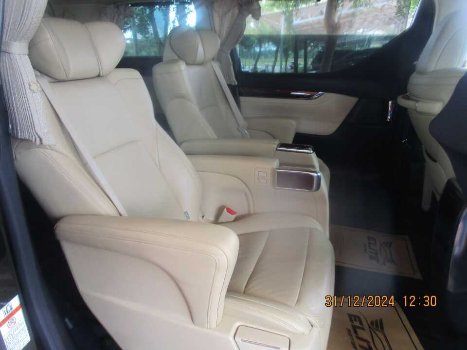 Foto Mobil Bekas Kabin Belakang Toyota Alphard 2.5 G tahun 2015