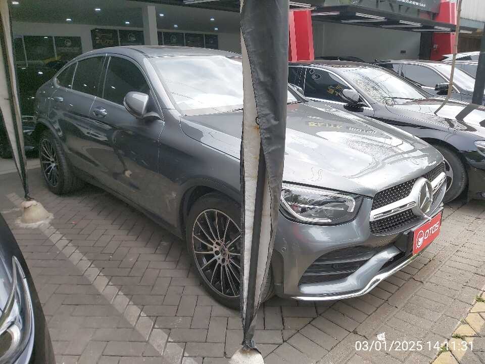 2019 Mercedes-Benz GLC300 2.0 - Foto 1 dari 6