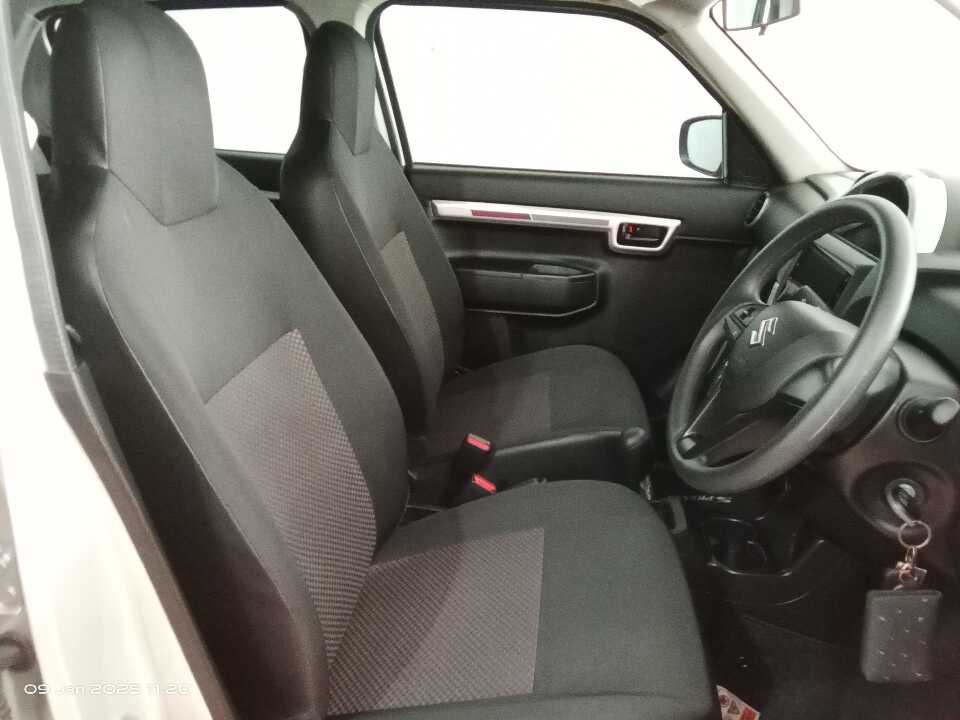 Foto Mobil Bekas Kabin Depan Suzuki S-Presso 1.0 AGS tahun 2023
