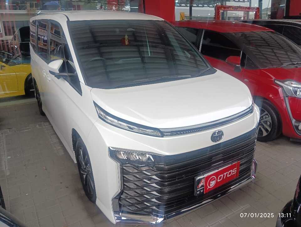 2024 Toyota Voxy 2.0 - Foto 1 dari 6