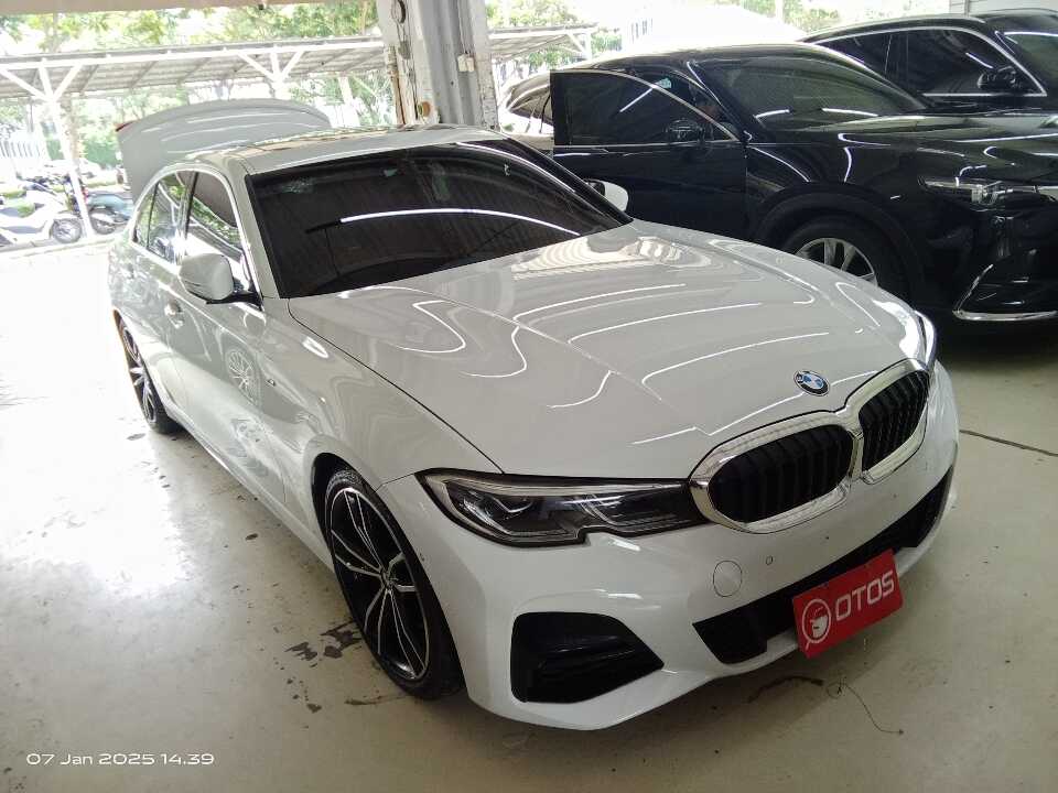 2021 BMW 330i 2.0 - Foto 1 dari 6