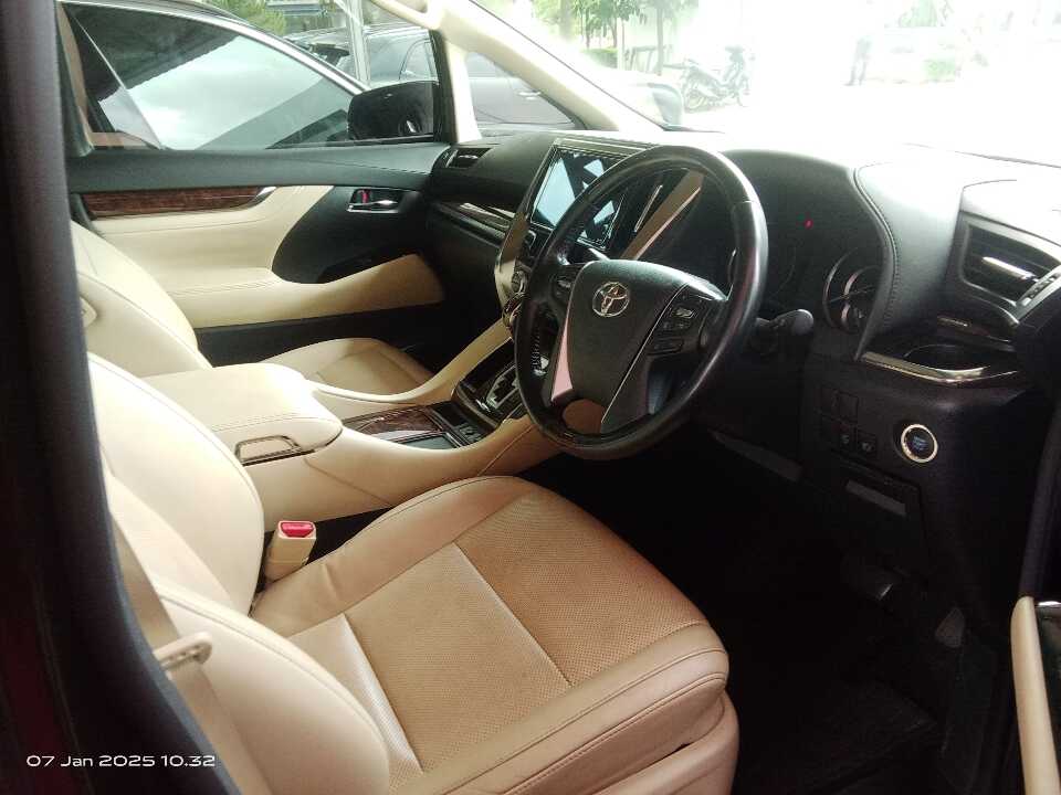 Foto Mobil Bekas Kabin Depan Toyota Alphard 2.5 G tahun 2021