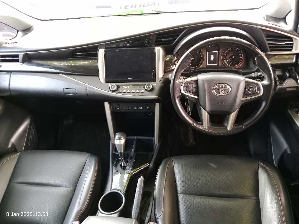 Foto Mobil Bekas Dashboard Toyota Innova 2.0 tahun 2021