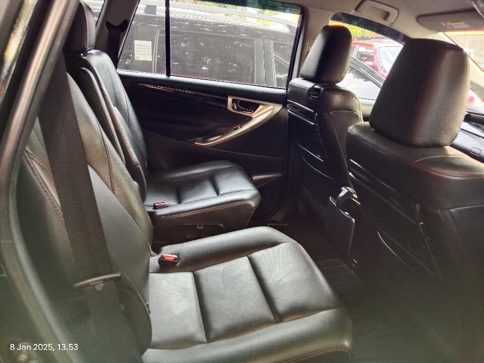 Foto Mobil Bekas Kabin Belakang Toyota Innova 2.0 tahun 2021