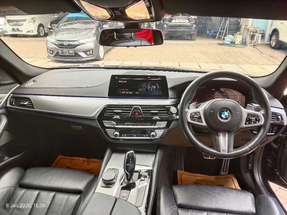 Foto Mobil Bekas Dashboard BMW 530i 2.0 M Sport tahun 2019