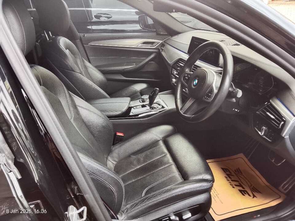 Foto Mobil Bekas Kabin Depan BMW 530i 2.0 M Sport tahun 2019