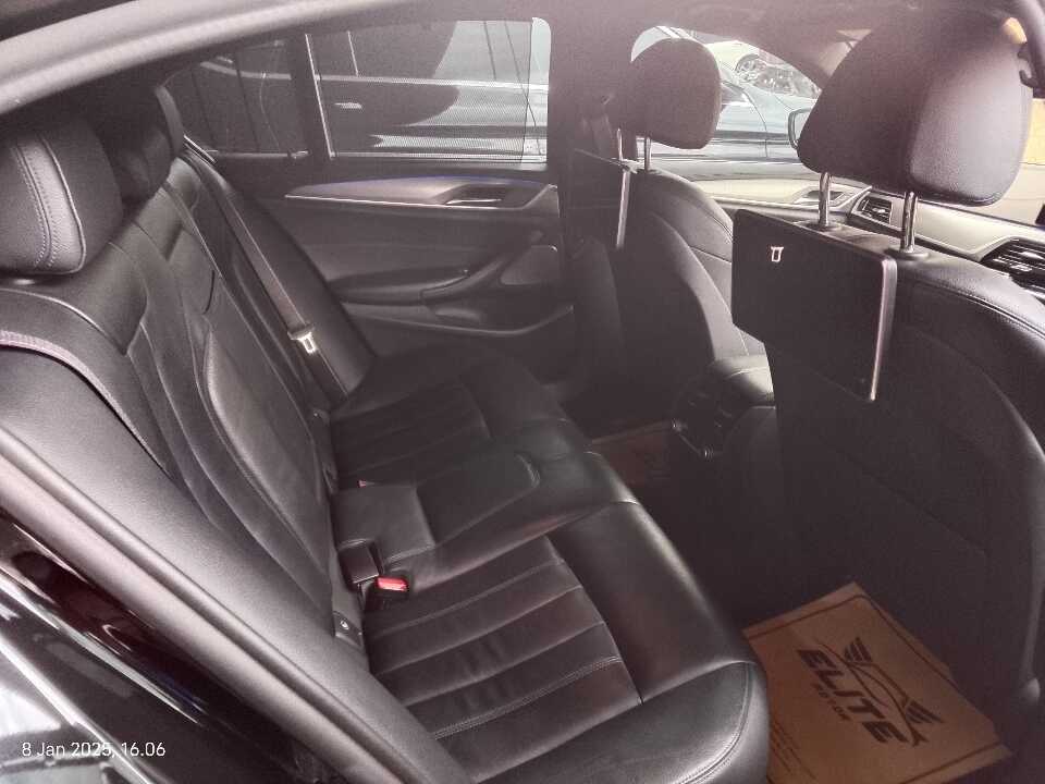 Foto Mobil Bekas Kabin Belakang BMW 530i 2.0 M Sport tahun 2019
