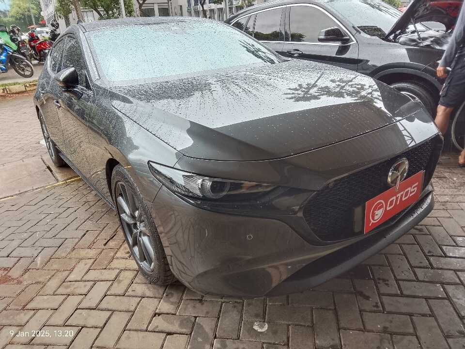 2022 Mazda 3 2.0 Skyactive-G Hatchback - Foto 1 dari 6