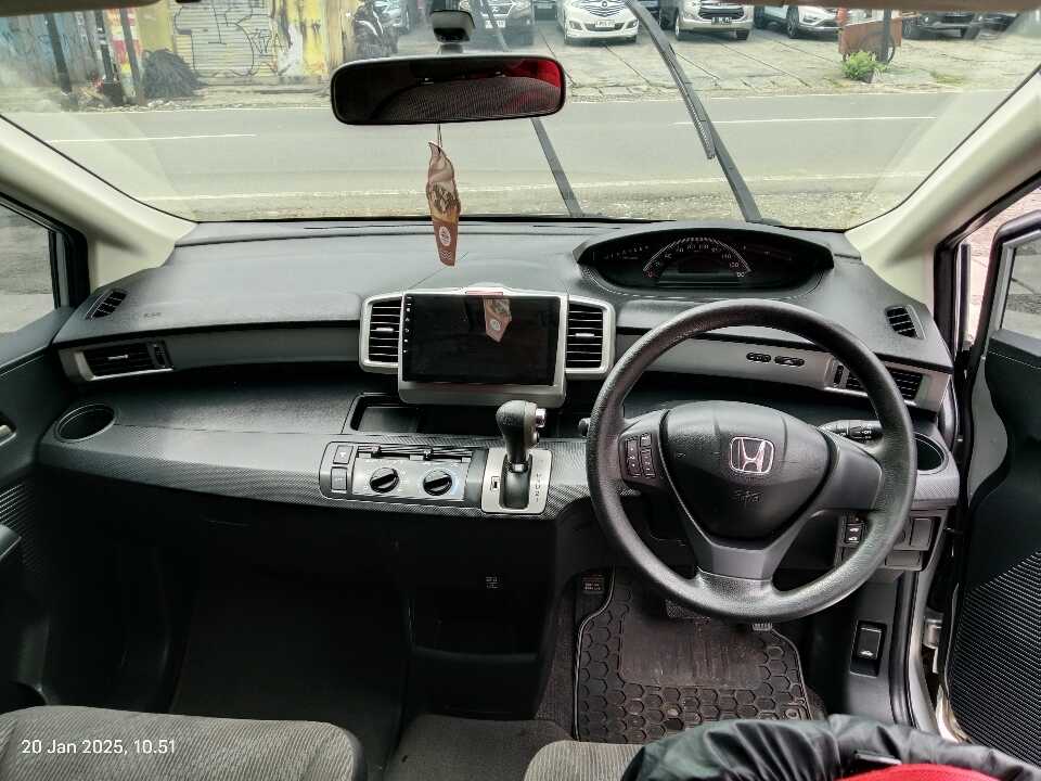 Foto Mobil Bekas Dashboard Honda Freed 1.5 S tahun 2015