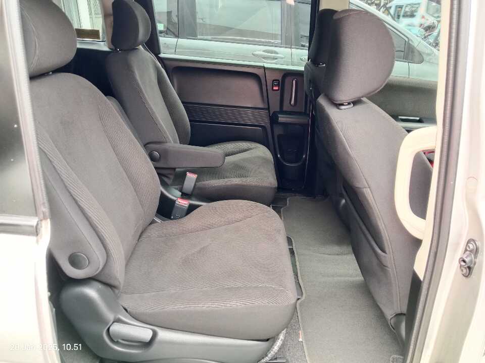 Foto Mobil Bekas Kabin Belakang Honda Freed 1.5 S tahun 2015