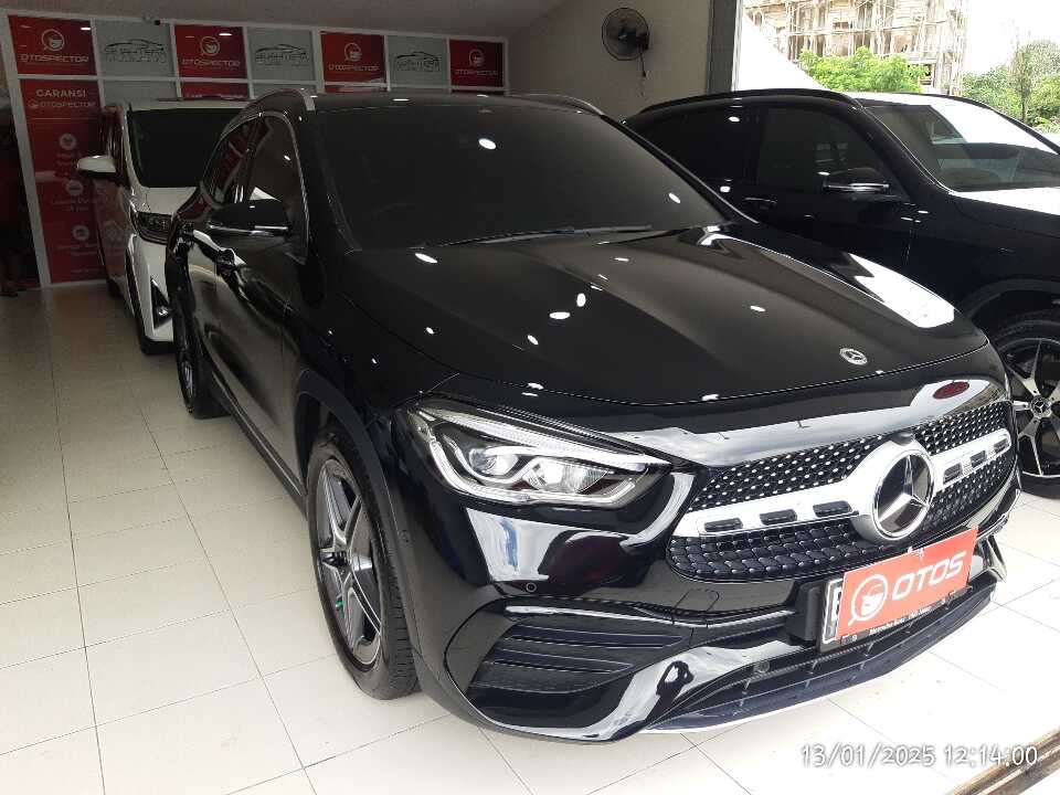 2022 Mercedes-Benz GLA200 1.3 - Foto 1 dari 6