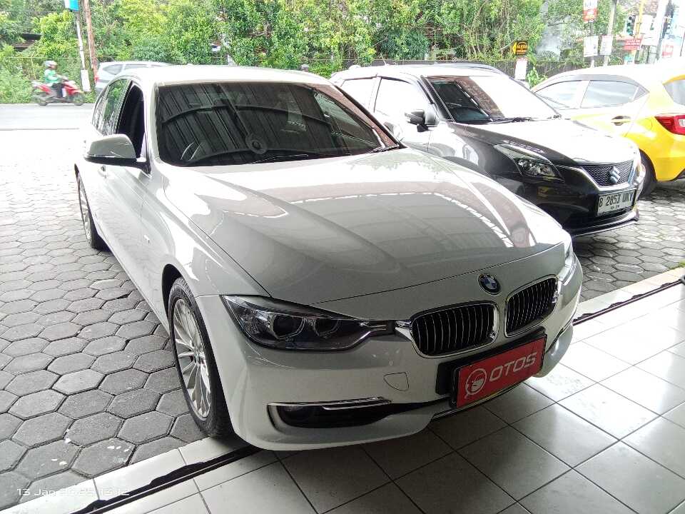2015 BMW 320i 2.0 - Foto 1 dari 6