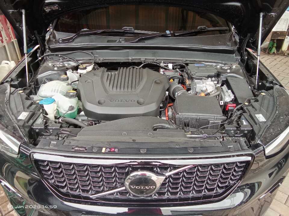 Foto Mobil Bekas Mesin Volvo XC60 2.0 tahun 2022