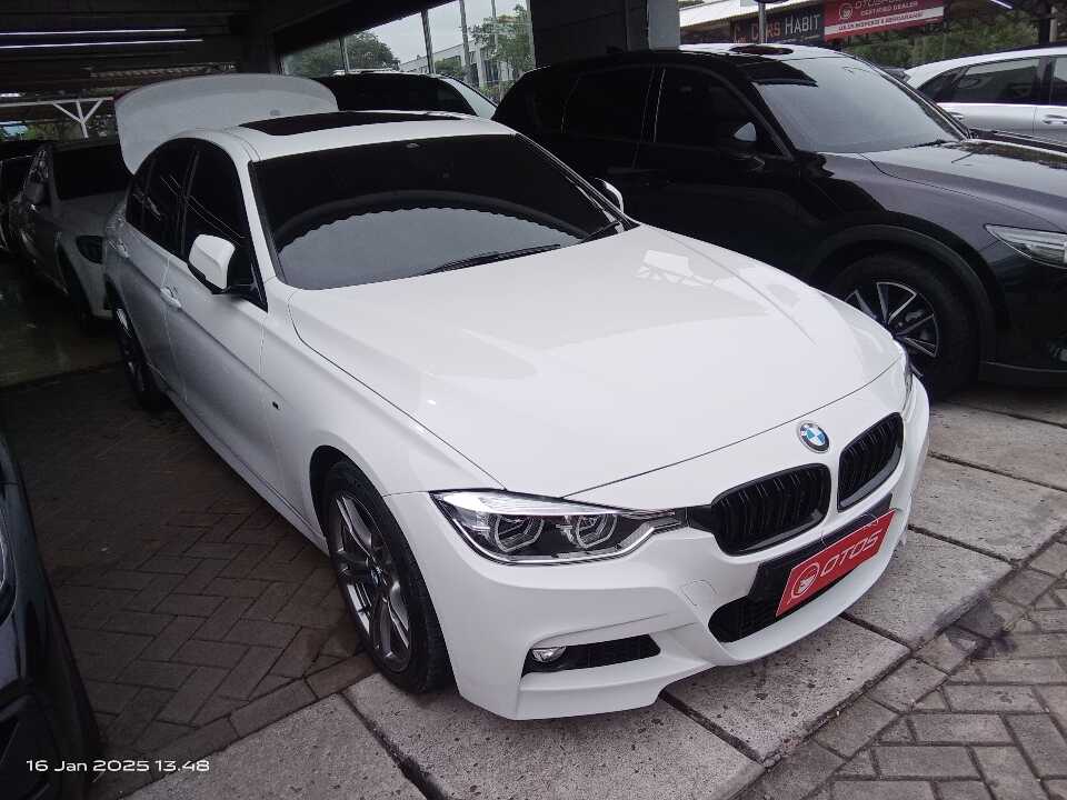 2018 BMW 330i 2.0 - Foto 1 dari 6