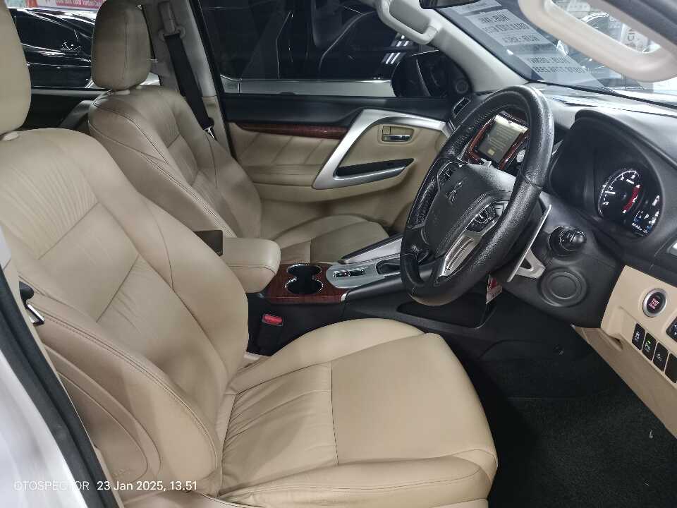 Foto Mobil Bekas Kabin Depan Mitsubishi Pajero Sport 2.4 Dakar Ultimate tahun 2019