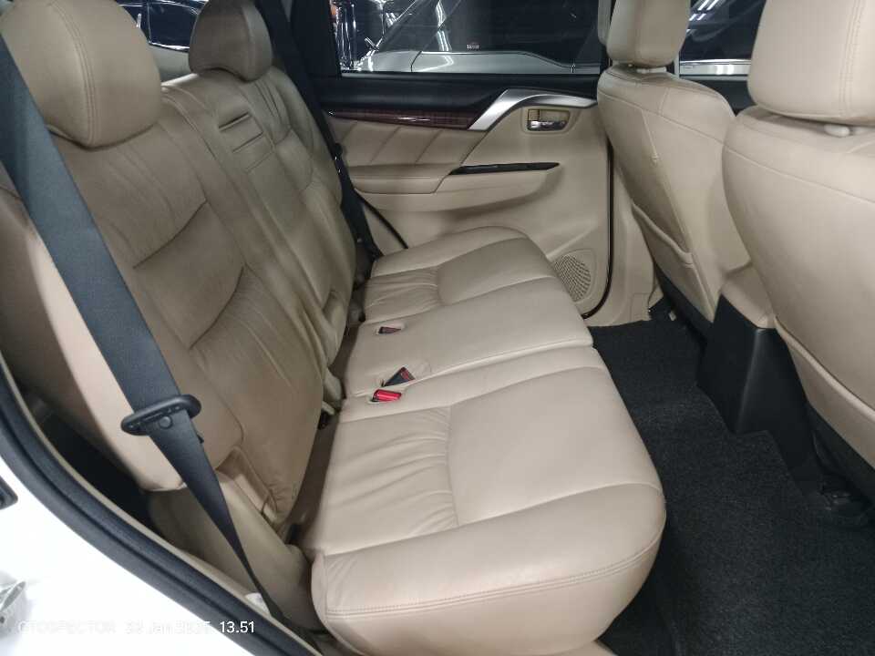 Foto Mobil Bekas Kabin Belakang Mitsubishi Pajero Sport 2.4 Dakar Ultimate tahun 2019