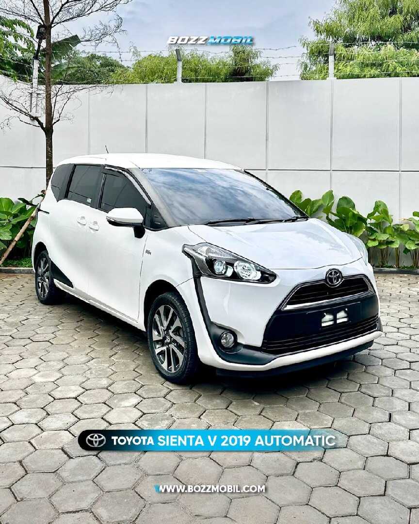 2019 Toyota Sienta 1.5 V - Foto 1 dari 10