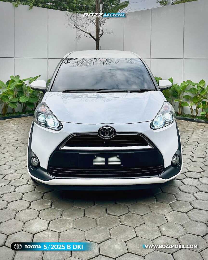Foto Mobil Bekas Tampak Depan Toyota Sienta 1.5 V tahun 2019