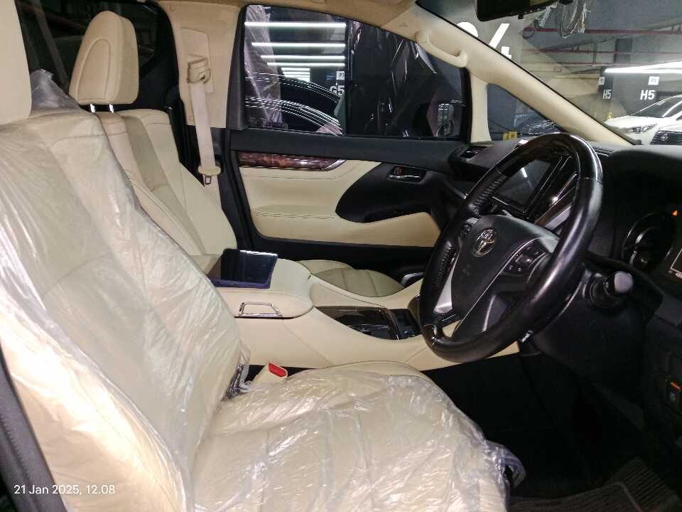 Foto Mobil Bekas Kabin Depan Toyota Alphard 2.5 G tahun 2019